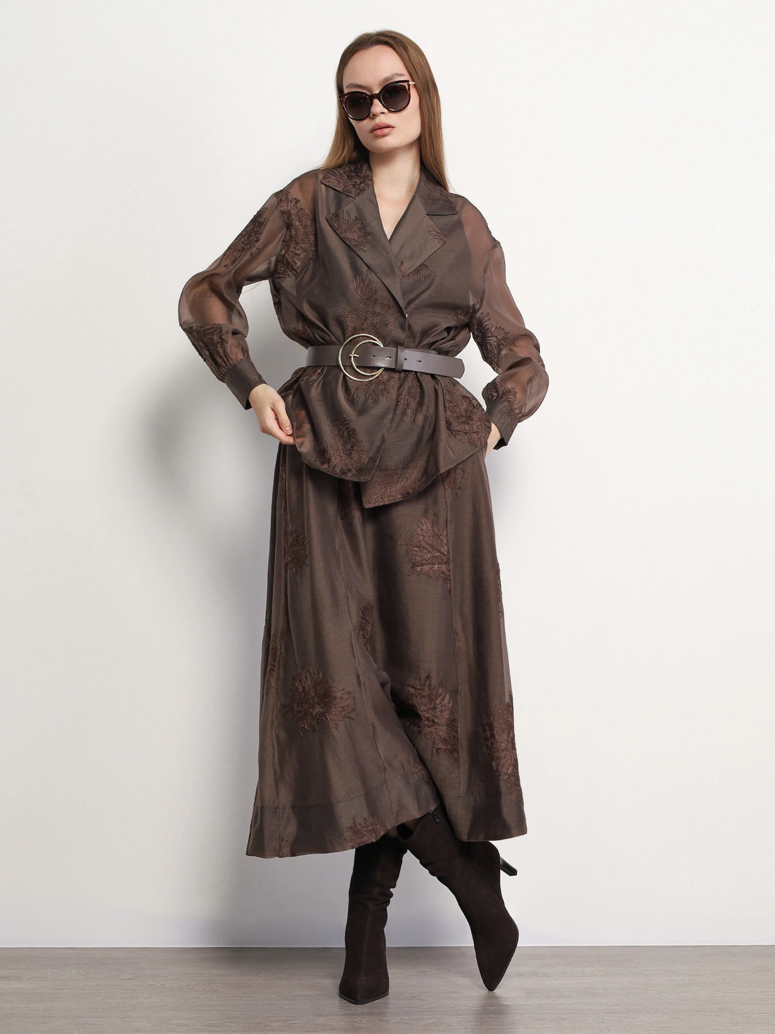 Блуза коричневого цвета прямого кроя с узорами